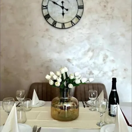 A 10 Min De Apartament